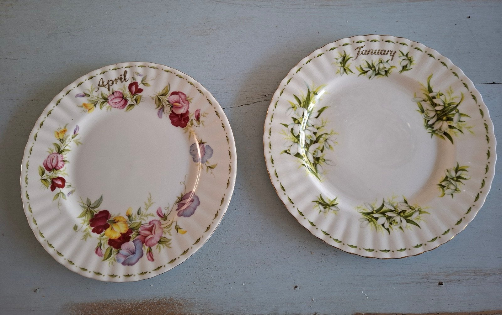 2 Royal Albert borden, januari en april, Ophalen of Verzenden