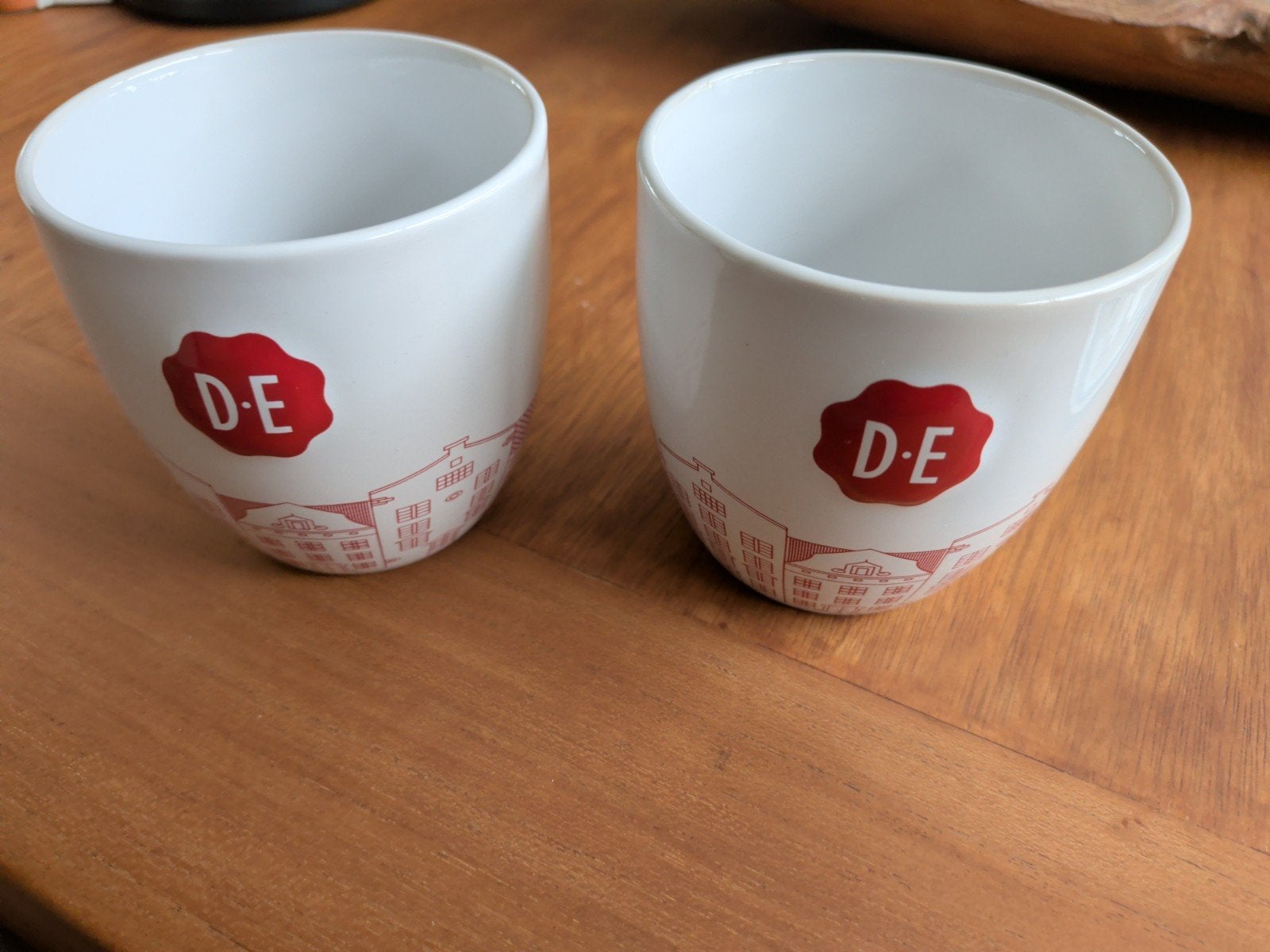 4 mokken van Douwe Egberts, Ophalen of Verzenden, Nieuw, Kop(pen) en/of Schotel(s)