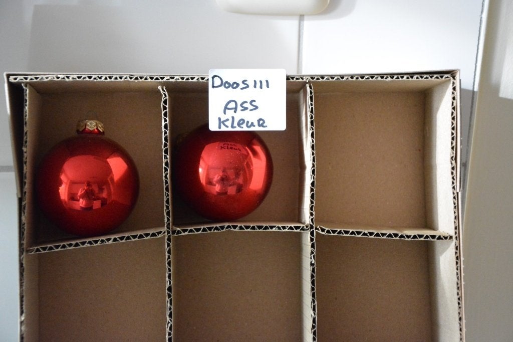 Kerstballen gekleurd Doos 111, Ophalen of Verzenden, Zo goed als nieuw