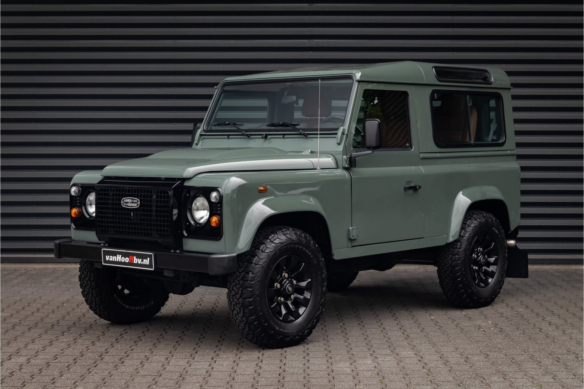 Land Rover Defender Station Wagon Automaat Keswick Green - S, Auto's, Land Rover, Automaat, Gebruikt, 4 cilinders, 1795 kg