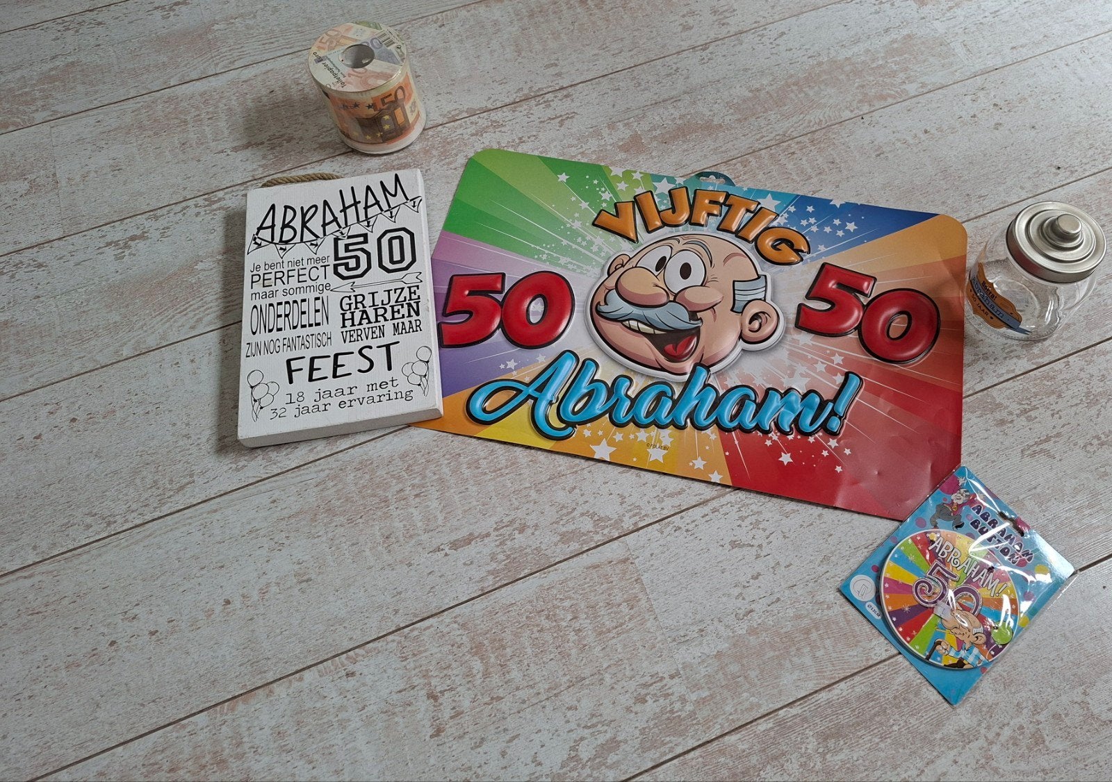 Abraham 50 jaar feestpakket: bord, kaart en speld, Ophalen of Verzenden, Nieuw, Feestartikel, Abraham of Sarah