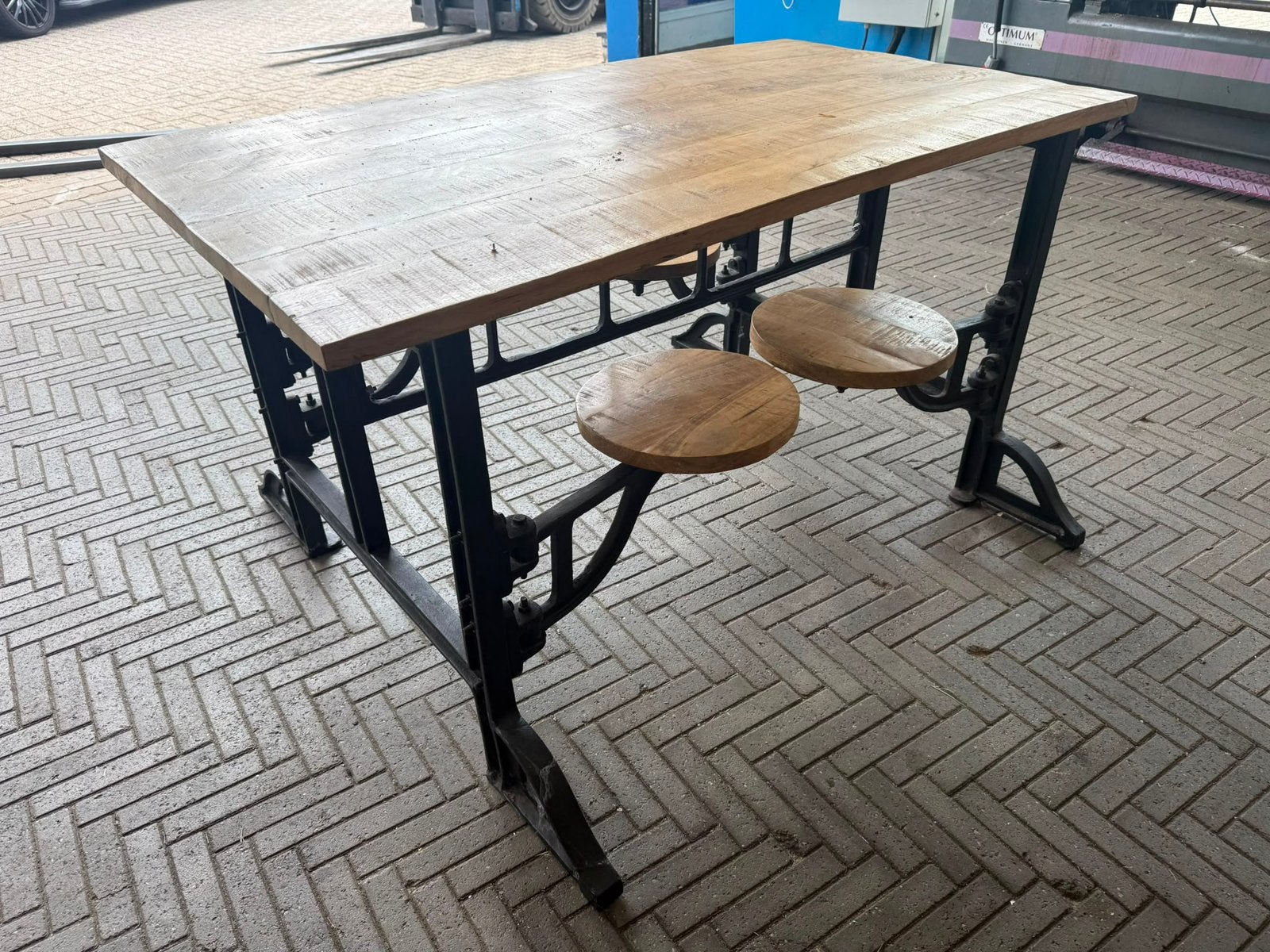 Mancave item! Industriele picknickbank, gietijzeren tafel, Ophalen, Gebruikt, Dimatech, Dimatech