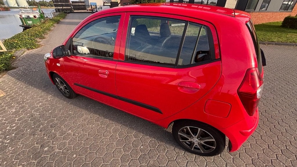 Hyundai i10 1.1 I 5DR 2013 Rood