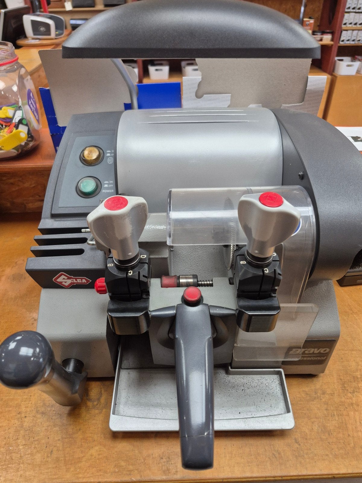 Sleutelmachine Bravo Bieden, Doe-het-zelf en Verbouw, Ophalen of Verzenden, Kolomboormachine