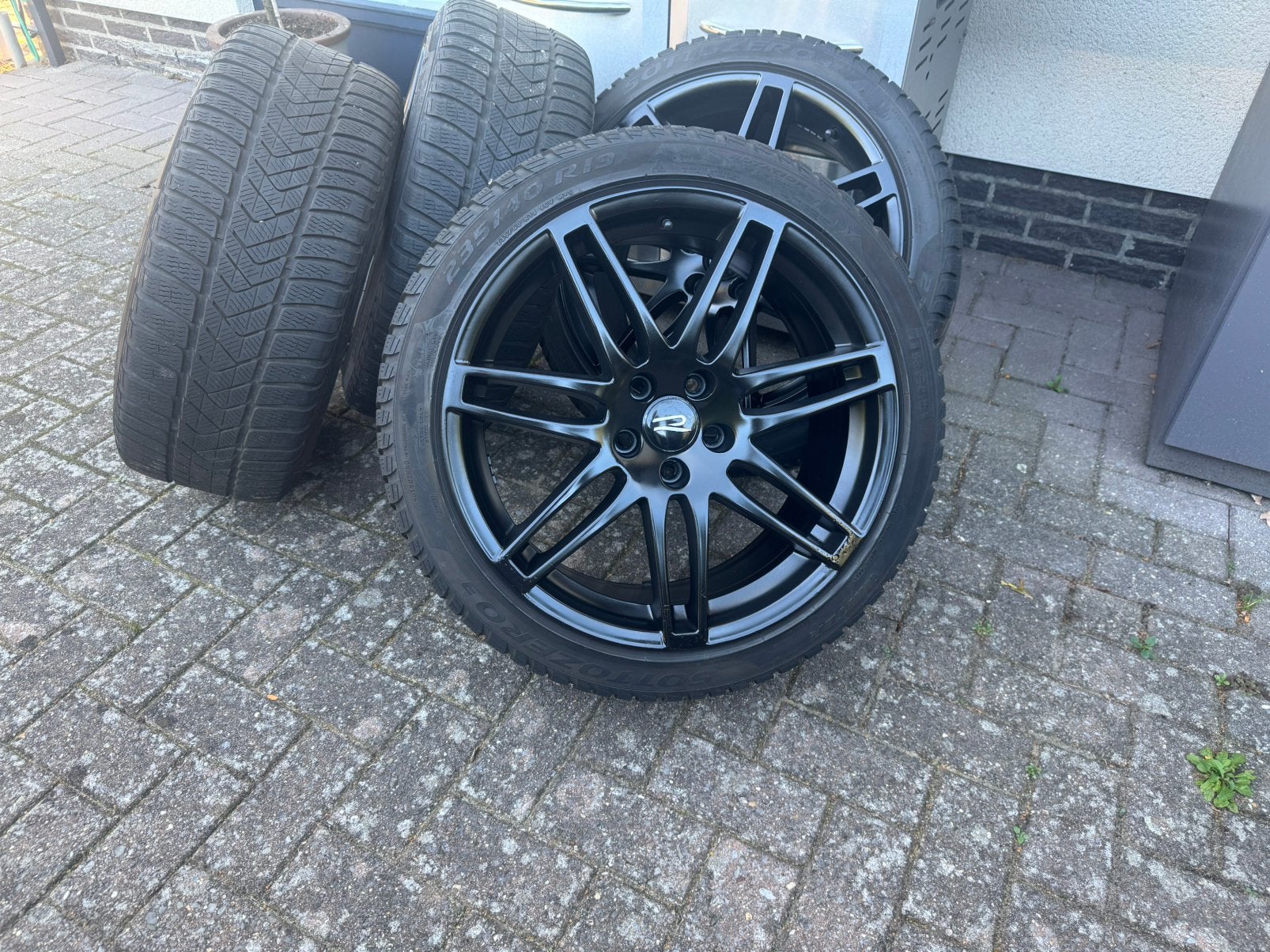 19 inch Velgen met Pirelli winterbanden, Gebruikt, Banden en Velgen, Winterbanden, 235 mm