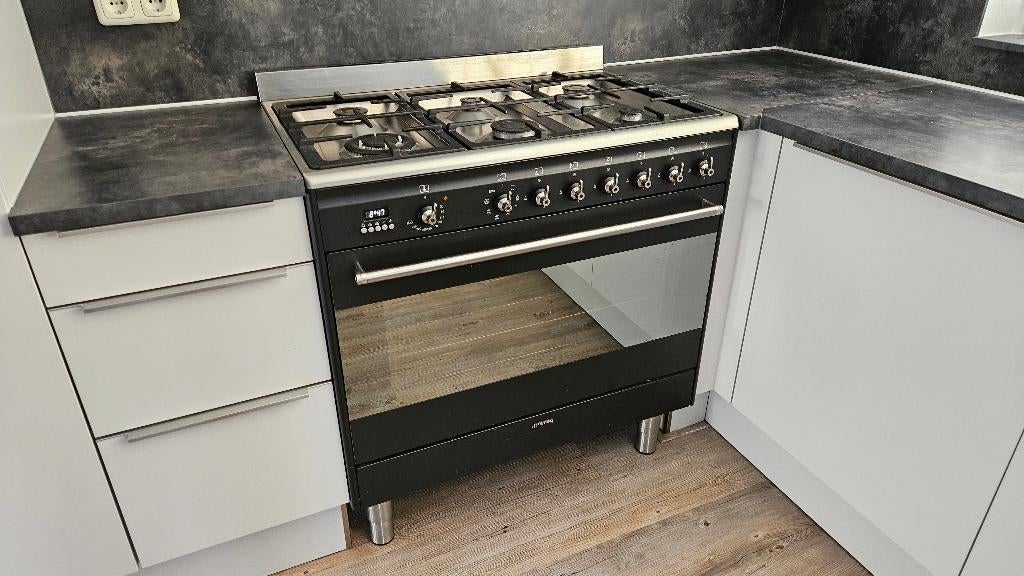 Smeg vrijstaand gasfornuis 6 pits + oven 90cm, Witgoed en Apparatuur, Fornuizen, Ophalen, Gebruikt, 60 cm of meer, Gas