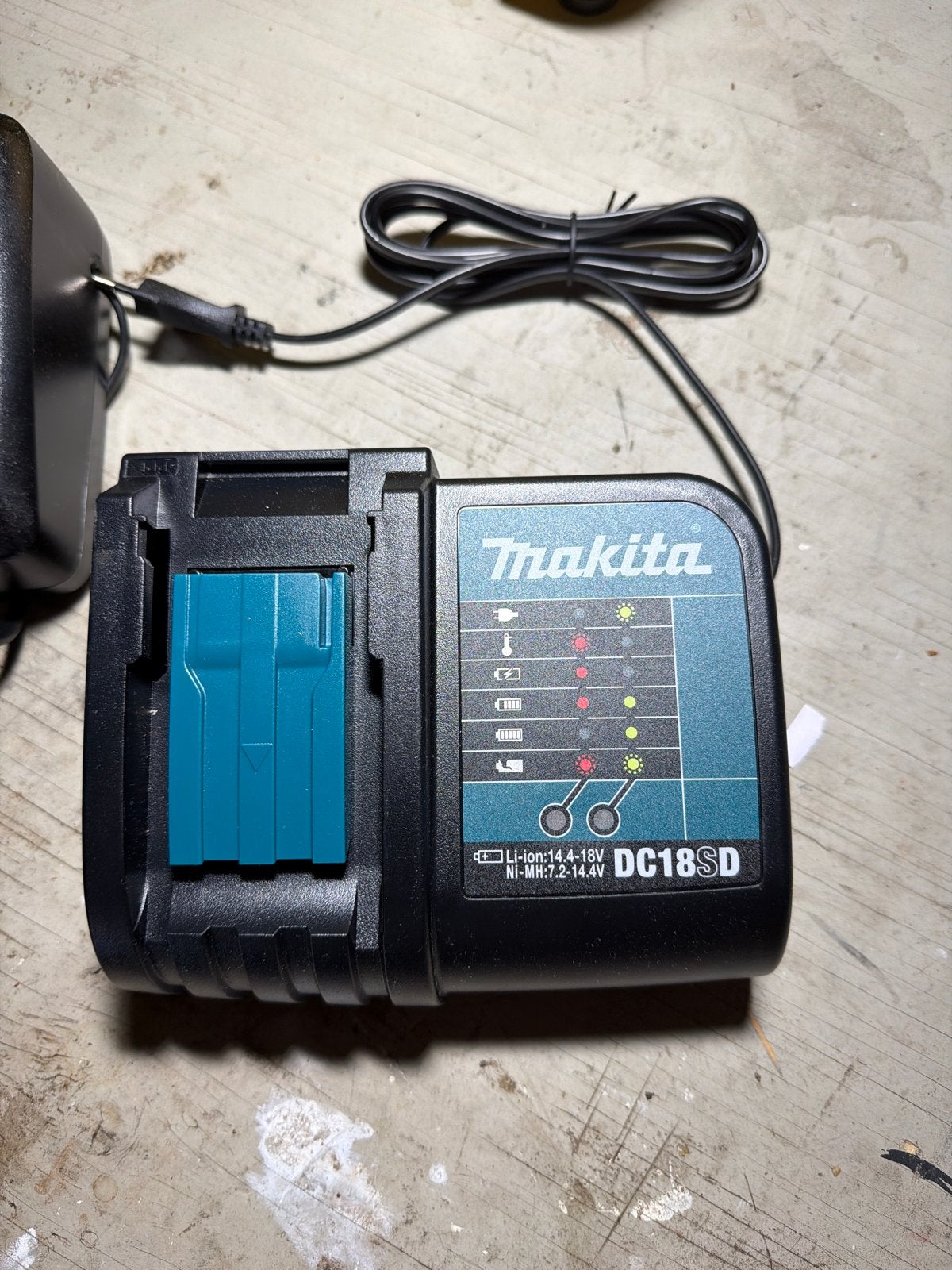 Makita DC18SD en DC18RC Opladers voor Li-ion accu's, Ophalen of Verzenden, Zo goed als nieuw, Overige typen