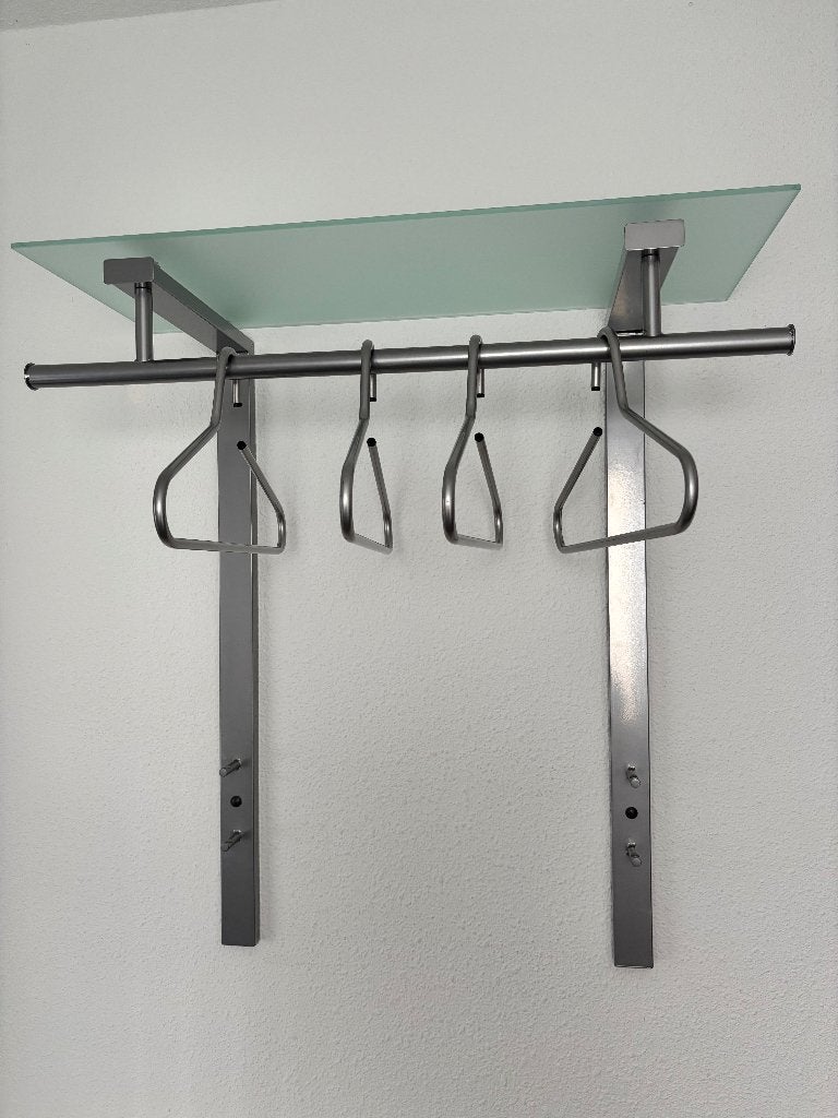 Moderne wandkapstok met glazen plank en metalen hangers, Zo goed als nieuw, Minder dan 100 cm, Metaal, Ophalen