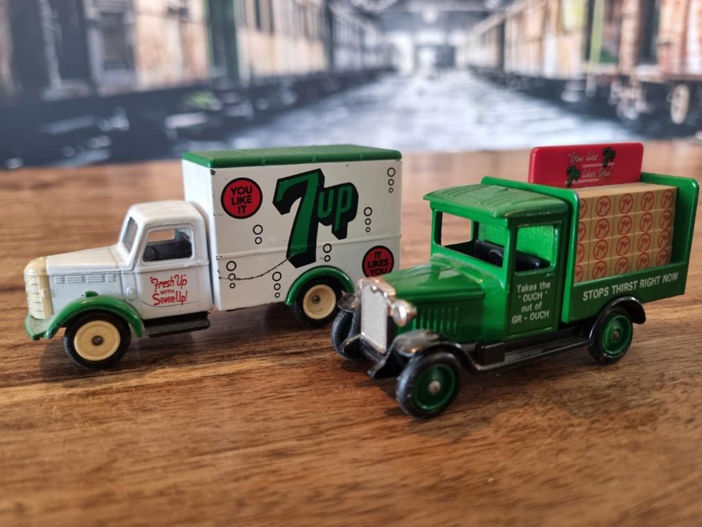 2 x 7-Up trucks uit de " Days are Gone" serie, Verzamelen, Ophalen of Verzenden, Gebruikt