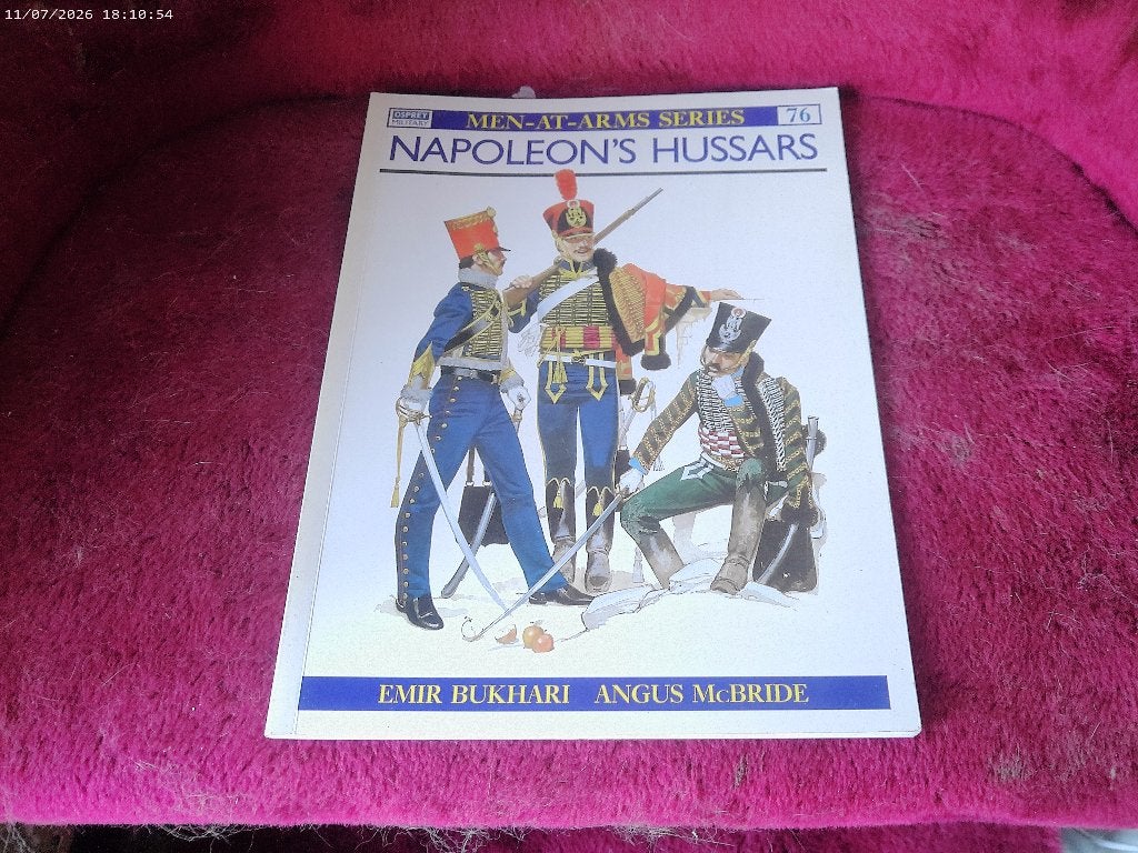 Boek Osprey Men at arms - Napoleon's Hussars, Ophalen of Verzenden, Voor 1940, Zo goed als nieuw, Landmacht