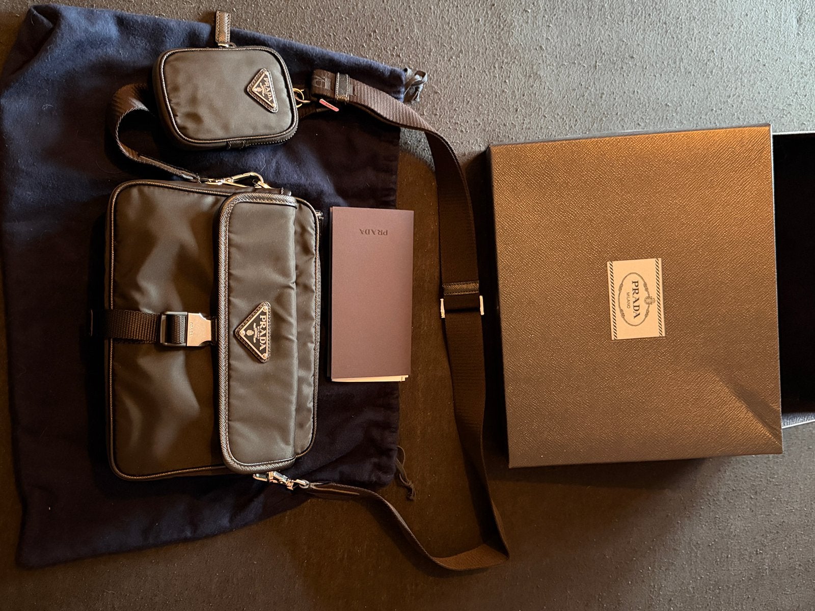 Originelen PRADA tas, Sieraden, Tassen en Uiterlijk, Tassen | Schoudertassen, Ophalen of Verzenden, Zo goed als nieuw, Zwart