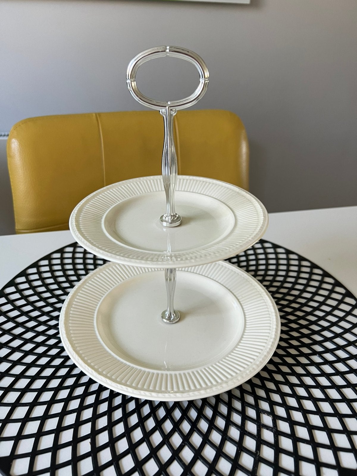 Wedgwood Edme etagere, tweelaags, 15,8x 20,5 cm, hoog 23 cm., Ophalen, Nieuw