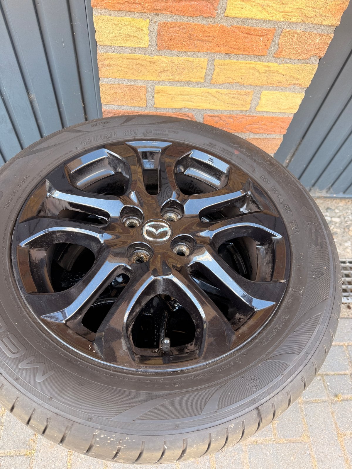 Originele Mazda 2 DJ wielen met 185/60R16 banden - Als nieuw, Ophalen, Gebruikt, 16 inch, Banden en Velgen