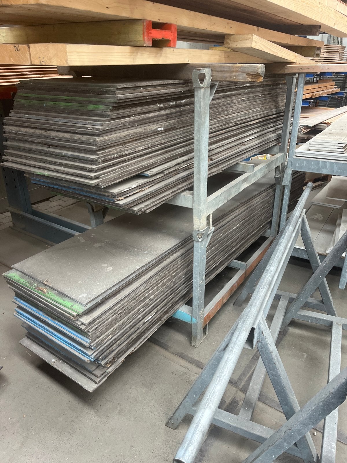 Gebruikte hardhouten betonplex legborden 1x57x250/300 cm, Ophalen of Verzenden, Gebruikt, 250 cm of meer, Palen