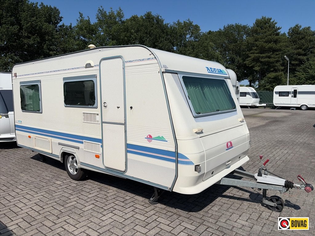 Adria Unica 462 DP Voortent/Fietsdrager, Rondzit, Schokbreker, Bedrijf, 750 - 1000 kg