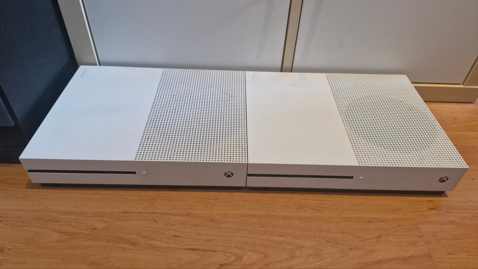 2x Xbox One S Defect, Spelcomputers en Games, Spelcomputers | Xbox One, Ophalen of Verzenden, Niet werkend, Zonder controller