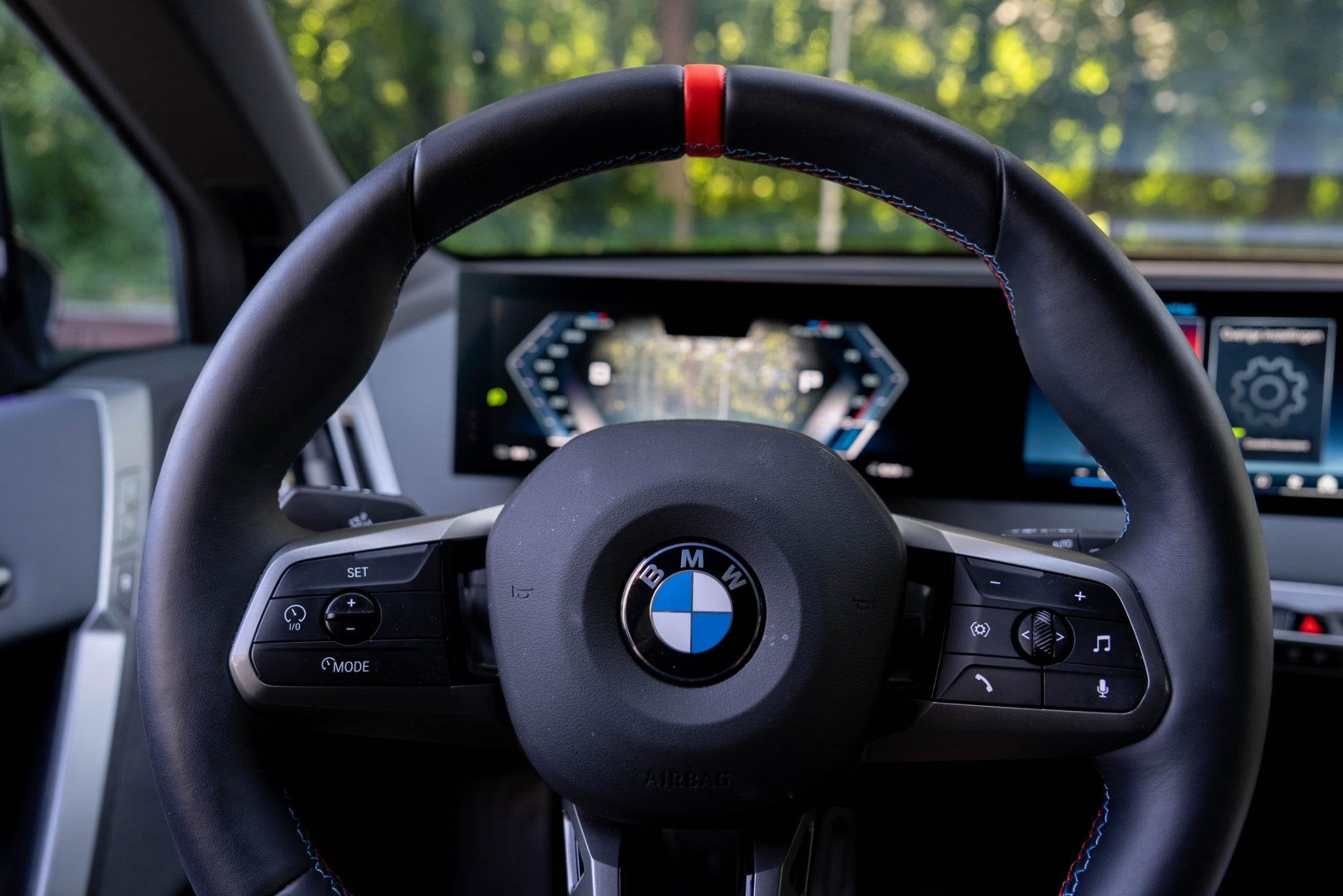 Foto 32 van BMW iX xDrive M70 112 kWh | Suite Amido | Snelwegassistent*