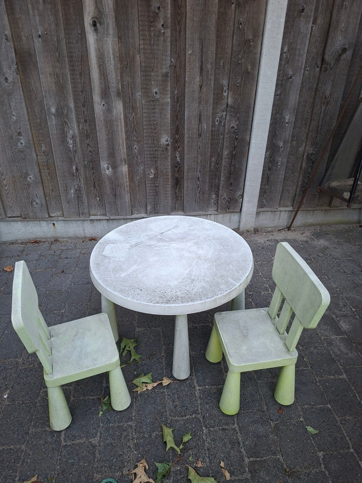 Kinder picknicktafel met twee stoeltjes, Kinderen en Baby's, Ophalen, Gebruikt, Tafel(s) en Stoel(en)
