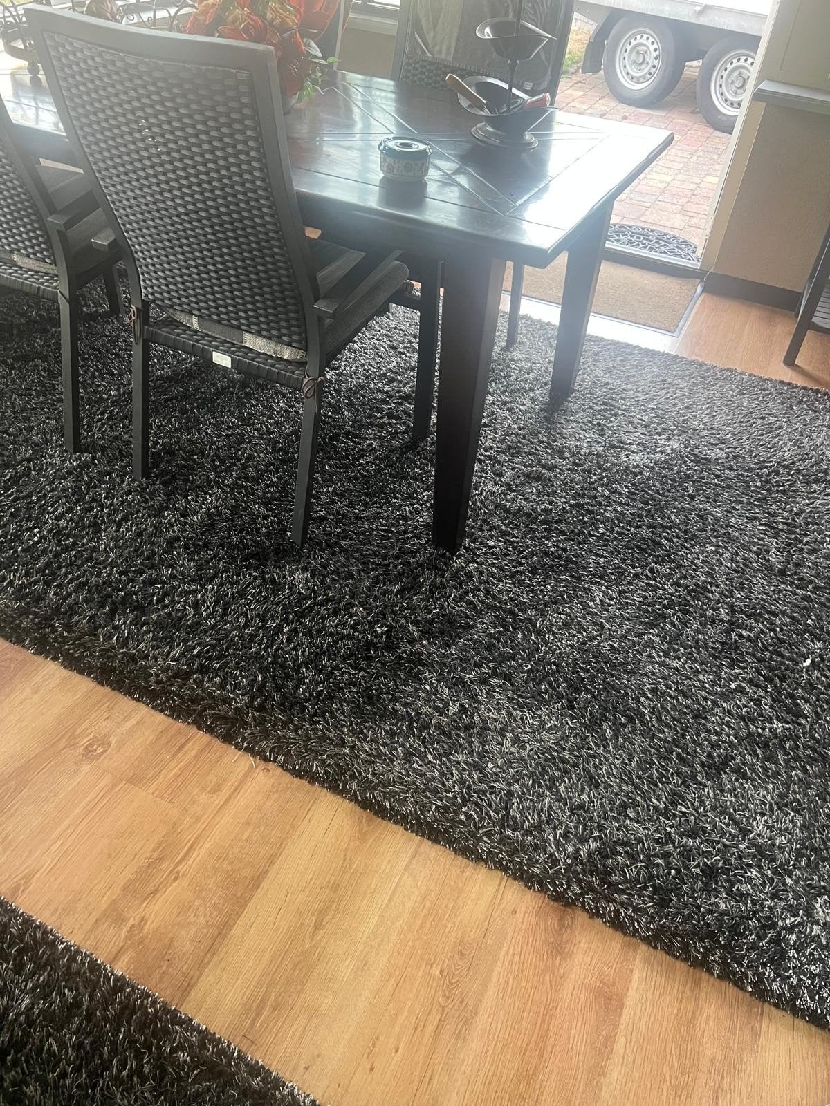 zwart grijs vloerkleed