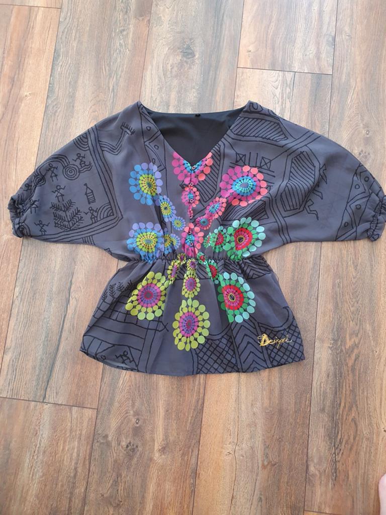 Desigual Tuniek/Blouse Maat S - Kleurrijke Print, Verzenden, Zo goed als nieuw, Korte mouw, Grijs