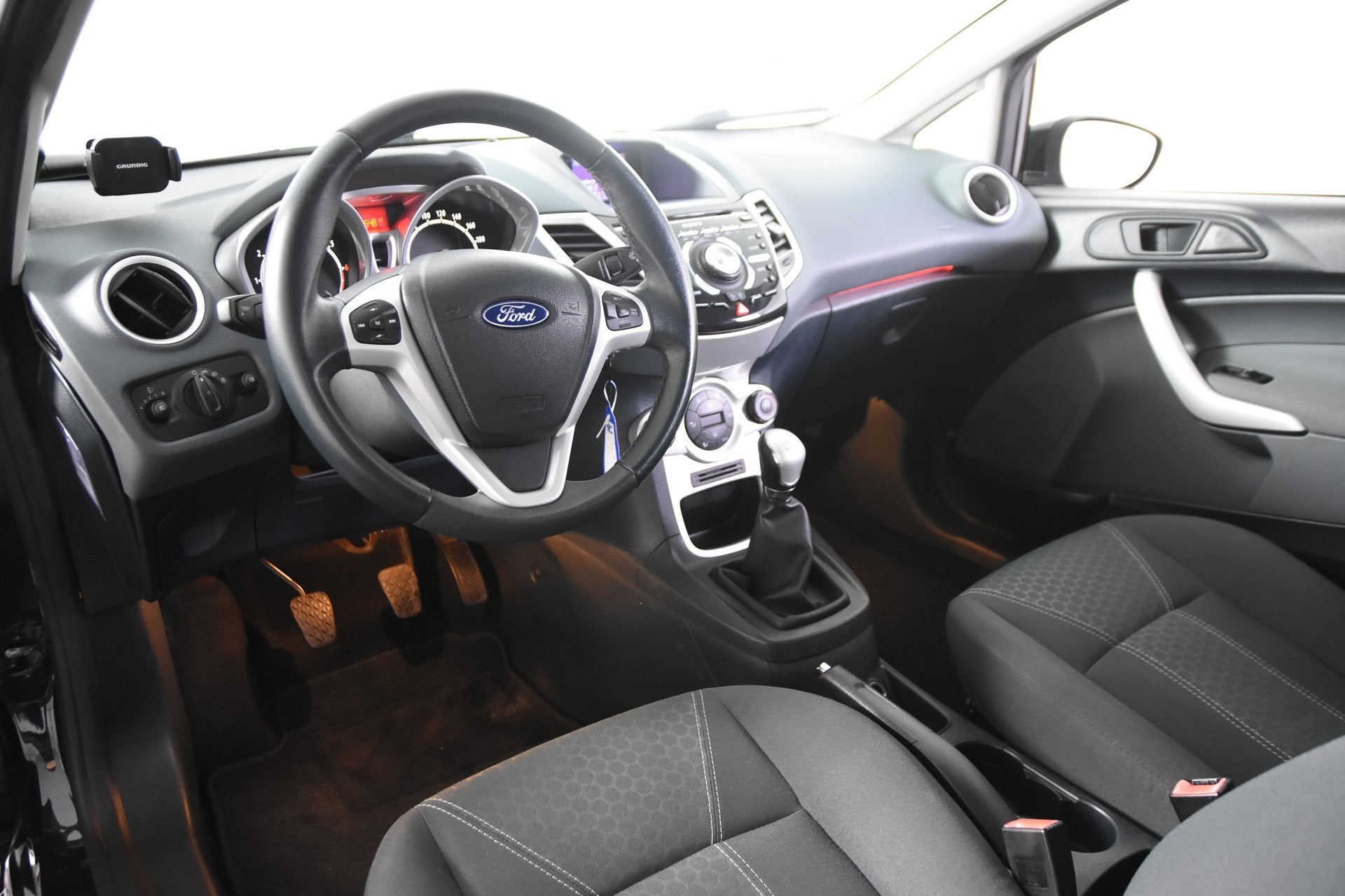 Ford Fiesta 1.25 Titanium *Airco*PDC*APK Nieuw* (bj 2011), Auto's, Voorwielaandrijving, Stof, Gebruikt, 4 cilinders
