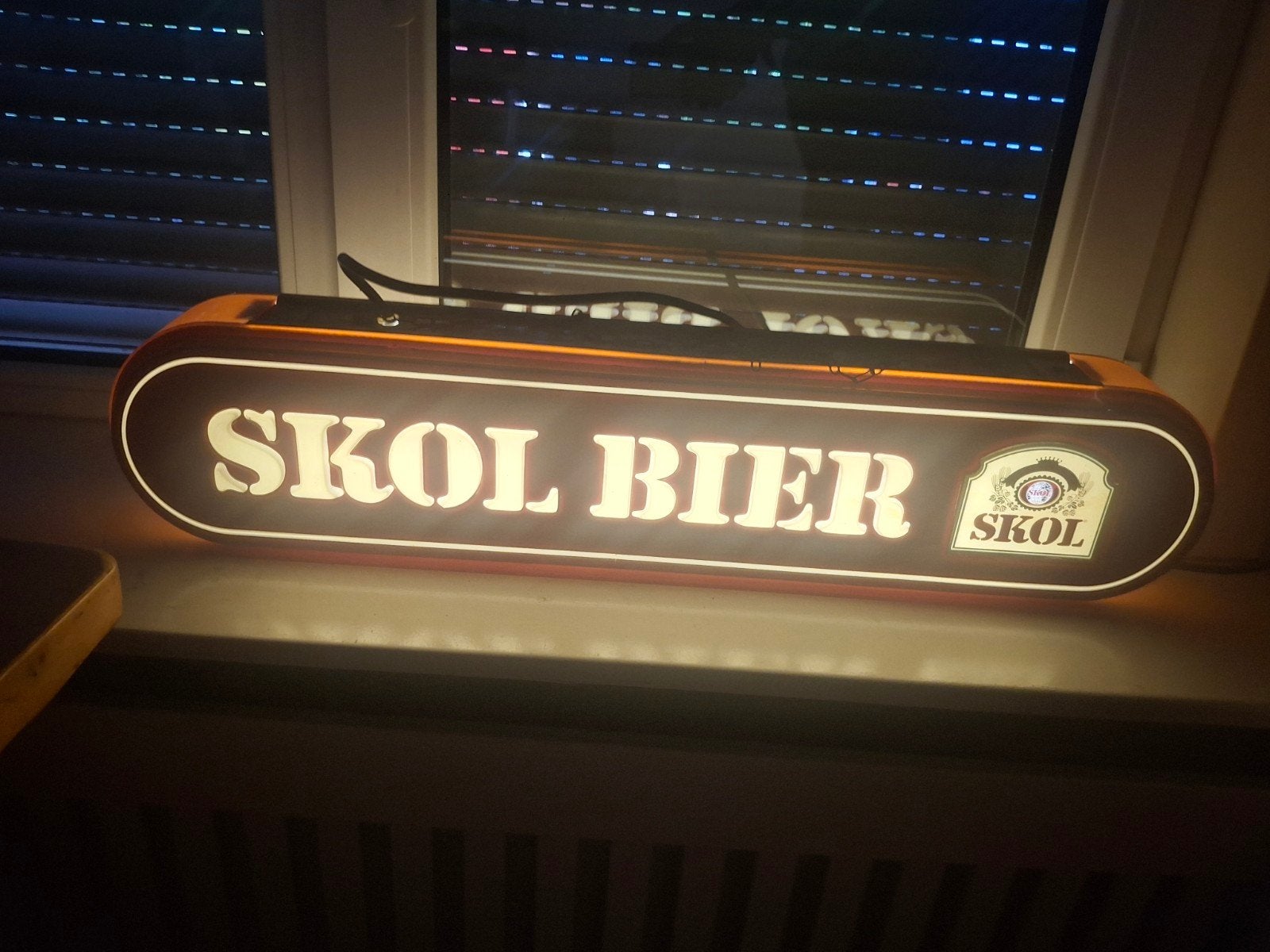 Vintage Skol Bier Lichtreclame - Werkend, Verzamelen, Merken en Reclamevoorwerpen, Ophalen of Verzenden, Gebruikt, Lichtbak of (neon) lamp
