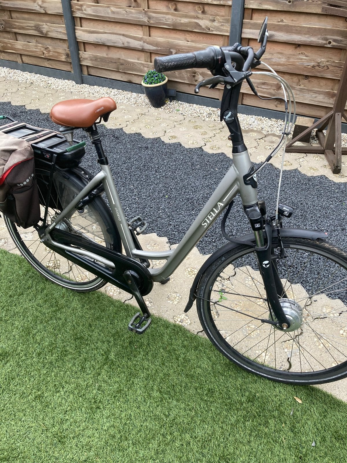 Stella  elektrische fiets met 630Wh accu en fietstassen, Gebruikt, 51 tot 55 cm, 50 km per accu of meer, Ophalen