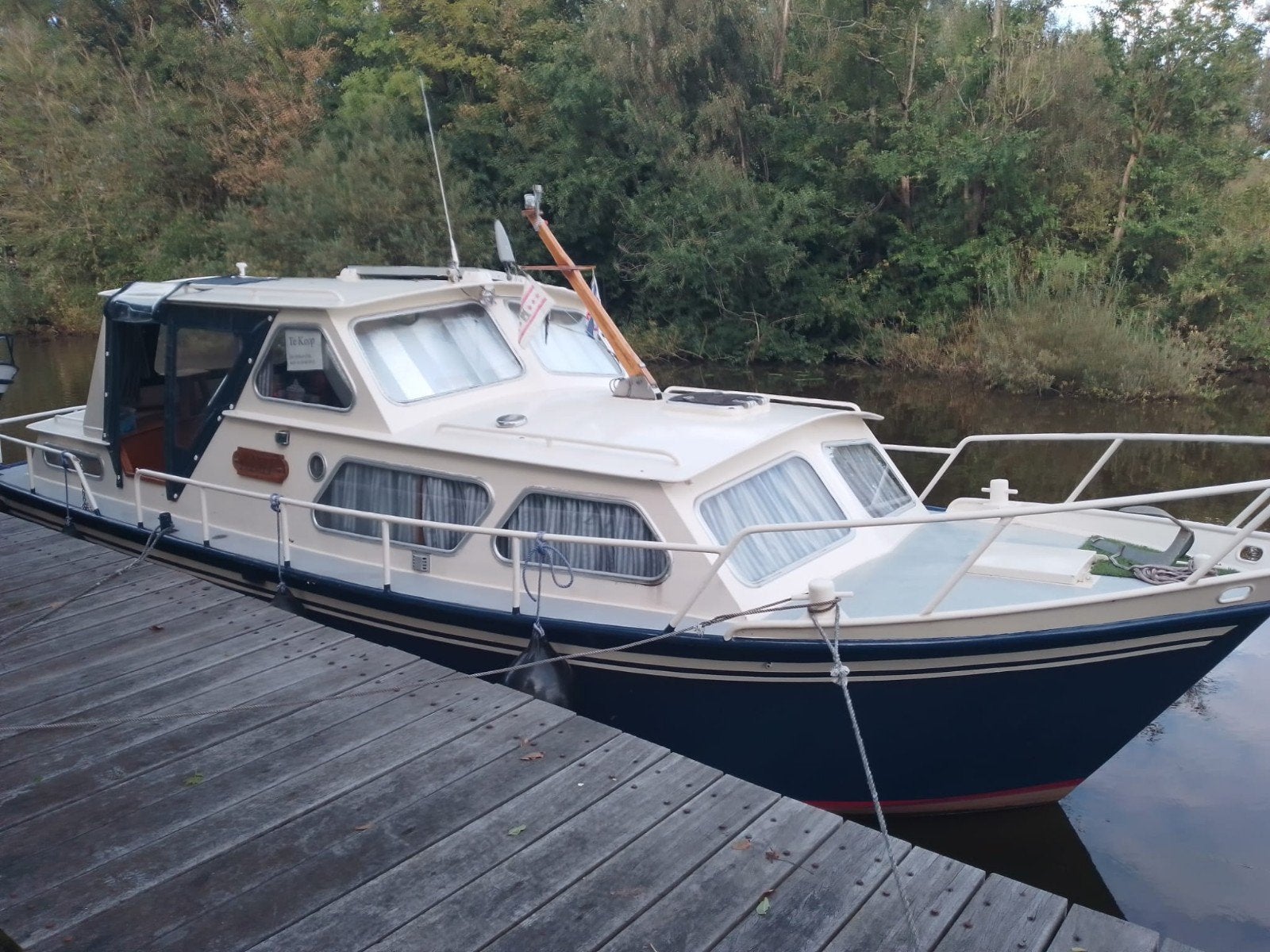 8,5m stalen motorkruiser 8000 euro, Watersport en Boten, Ophalen of Verzenden, Diesel, Binnenboordmotor