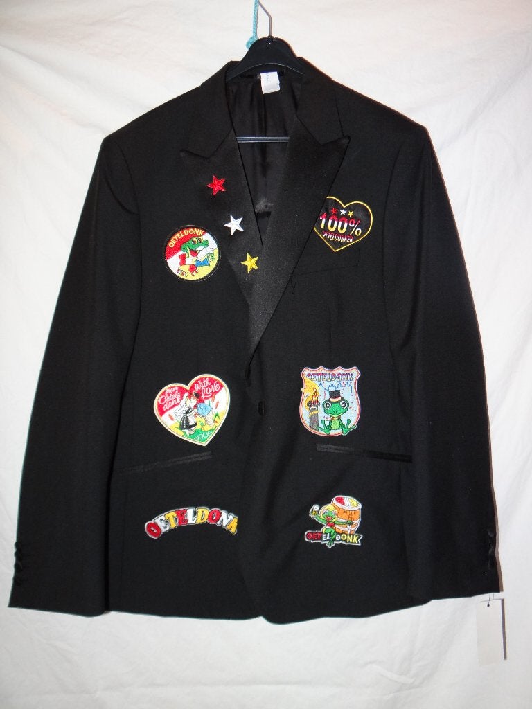 Leuk zwart OETELDONK/DEN BOSCH jas met emblemen (8), Maat 52/54 (L), Carnaval, Ophalen of Verzenden, Zo goed als nieuw