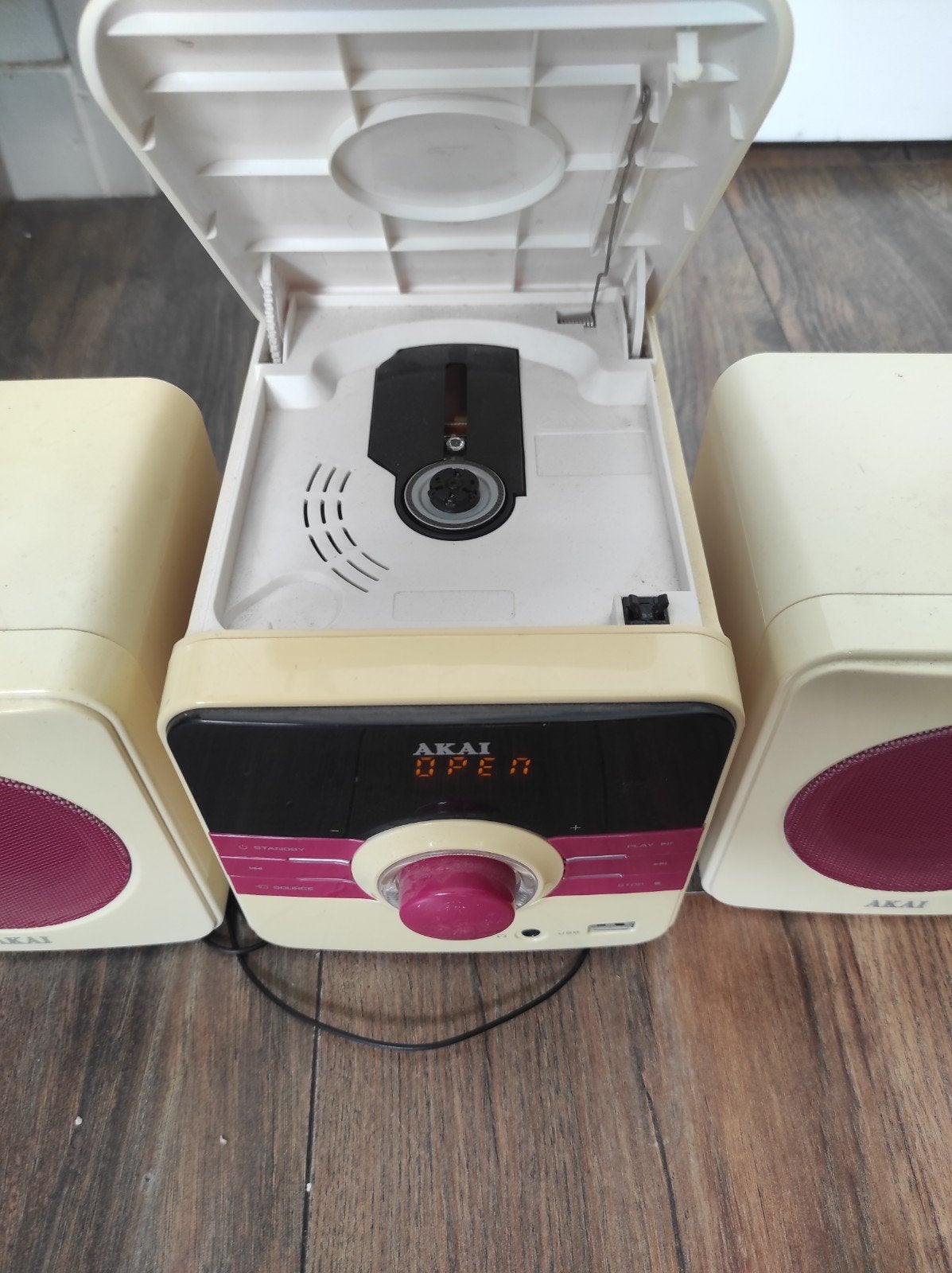 Akai Microset met Radio,en in gang USB CD-speler en Speakers, Gebruikt, Tuner of Radio, Ophalen of Verzenden, Microset