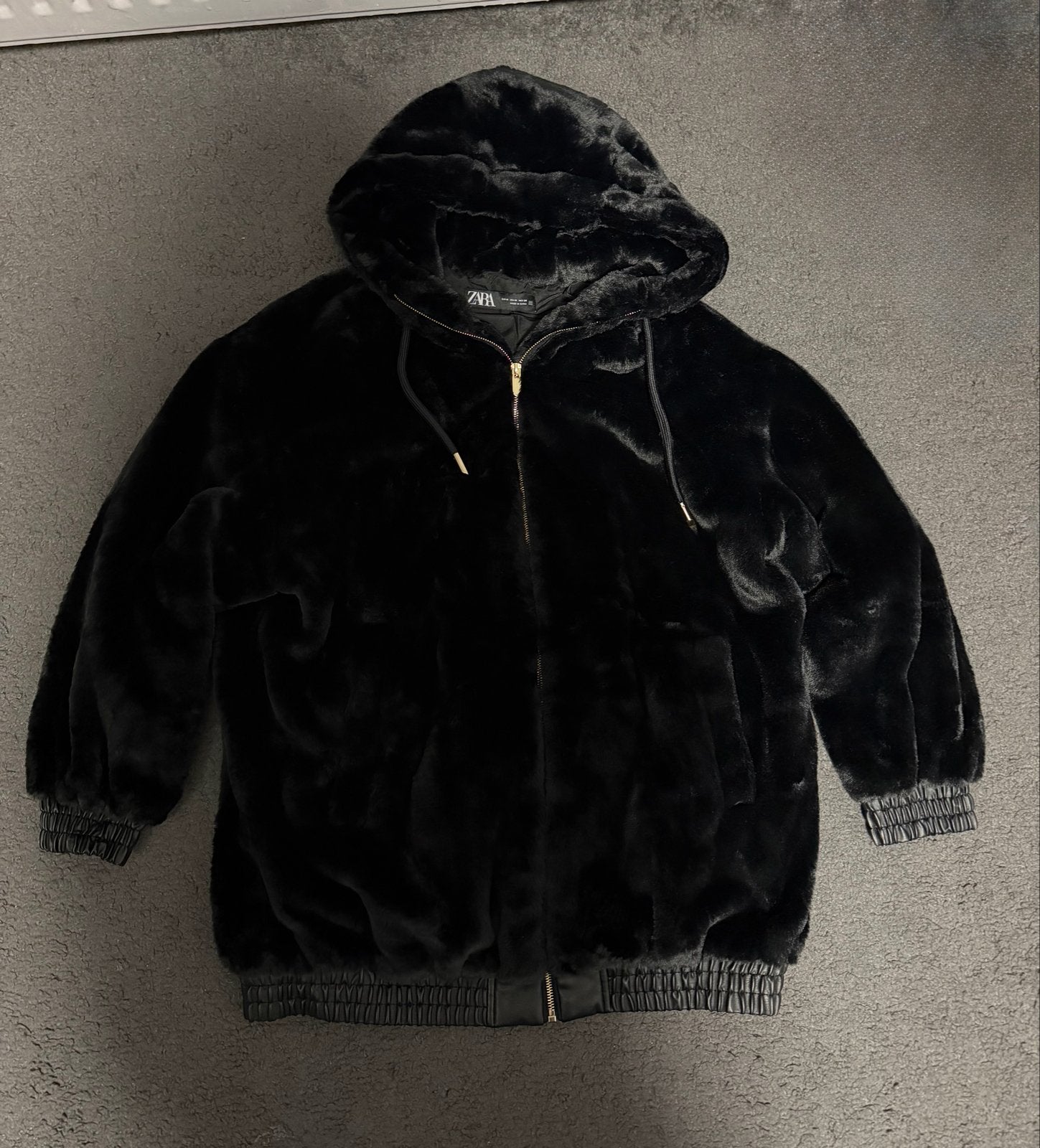 Zara faux fur jas - Maat M, Verzenden, Gedragen, Maat 38/40 (M), Zwart