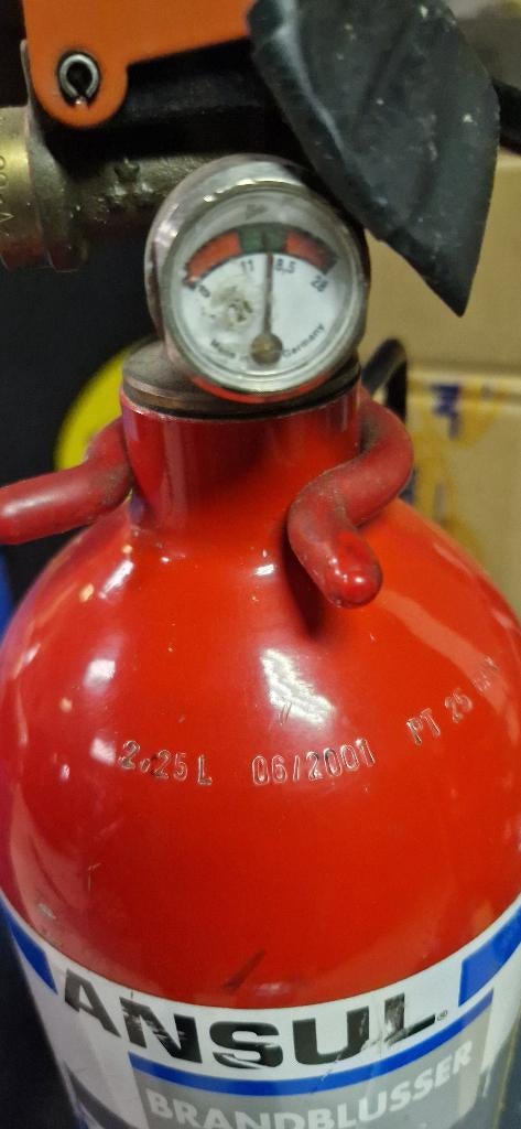 Brandblusser voor auto of camper of caravan, Ophalen