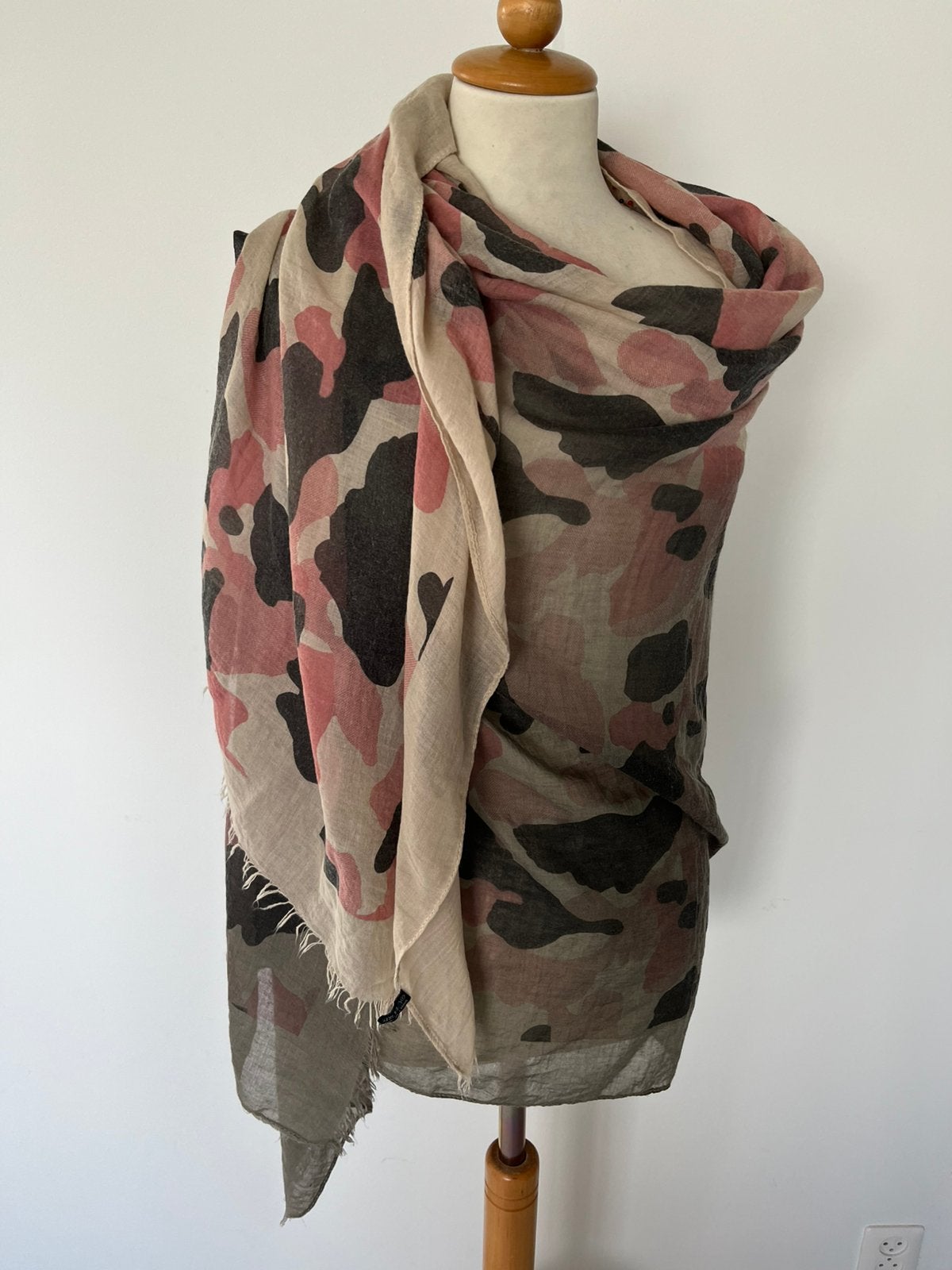 grote katoenen sjaal in groen beige en roze, Ophalen of Verzenden, Zo goed als nieuw, Maat 46/48 (XL) of groter, Sjaal
