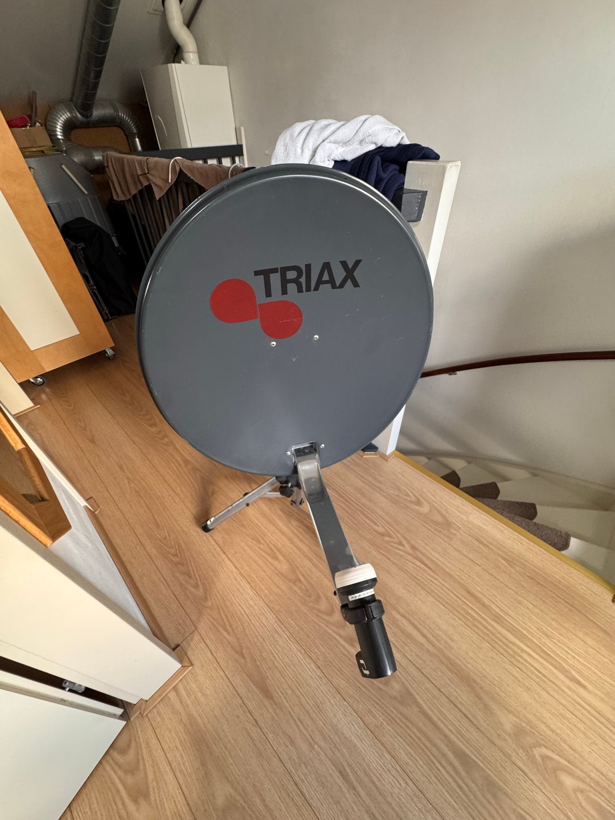 Triax schotelantenne met statief - 50 cm, Ophalen, Gebruikt, (Schotel)antenne, Overige merken
