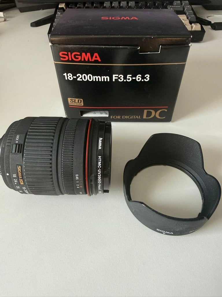 Sigma 18-200mm F3.5-6.3 DC Lens + Hama Filter, Doos&Papieren, Audio, Tv en Foto, Fotografie | Lenzen en Objectieven, Handmatige focus