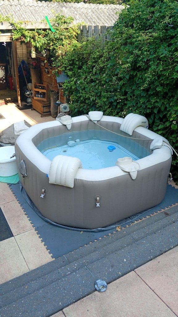 Spa bubbels Intex 4 personen, Tuin en Terras, Bubbelbaden en Hottubs, Ophalen of Verzenden, Gebruikt, Pomp, Opblaasbaar