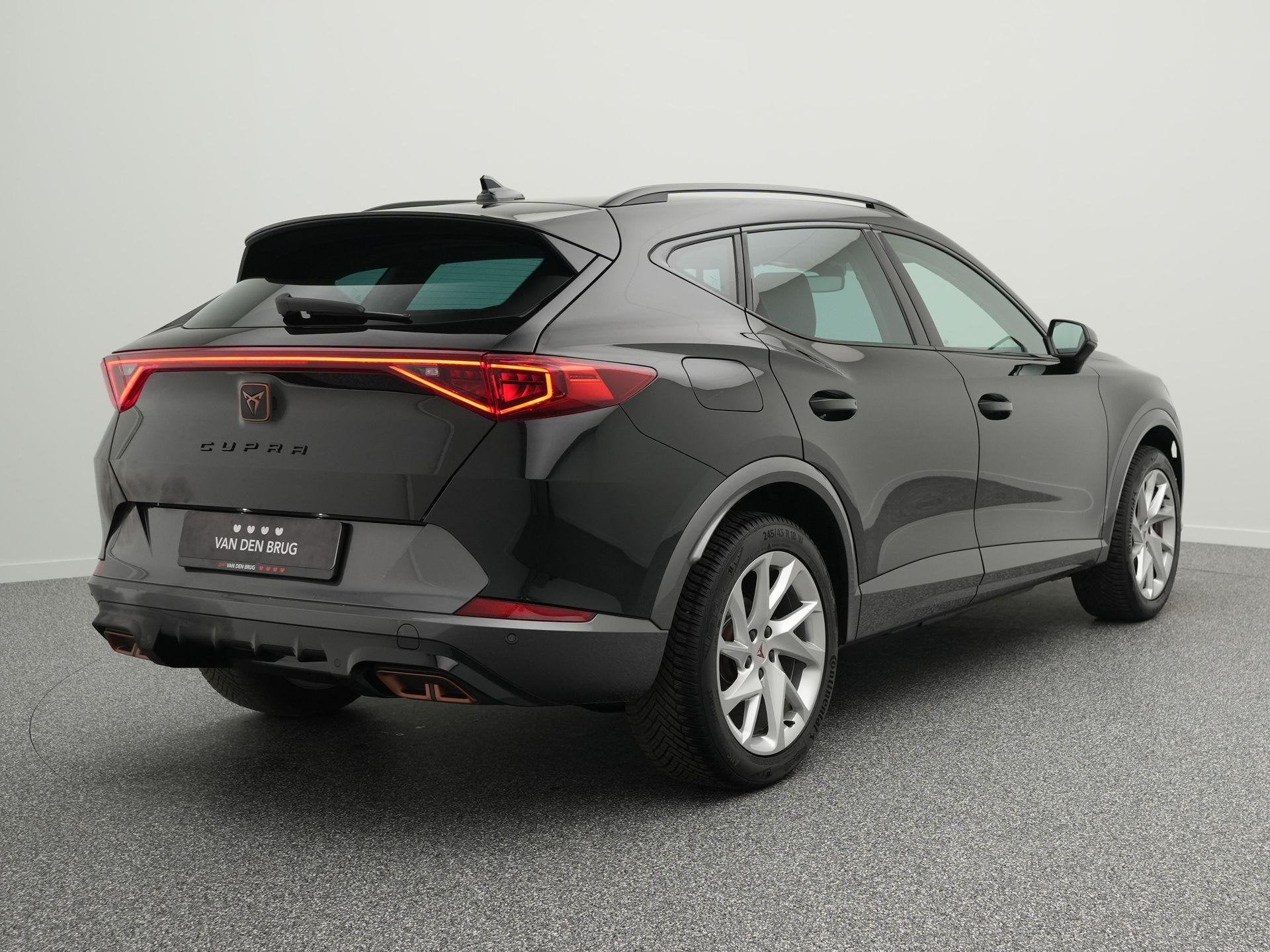 Cupra Formentor 1.4 TSI 204pk e-Hybrid | Stoel- & stuurwielv, Auto's, Gebruikt, 4 cilinders, Formentor, Zwart
