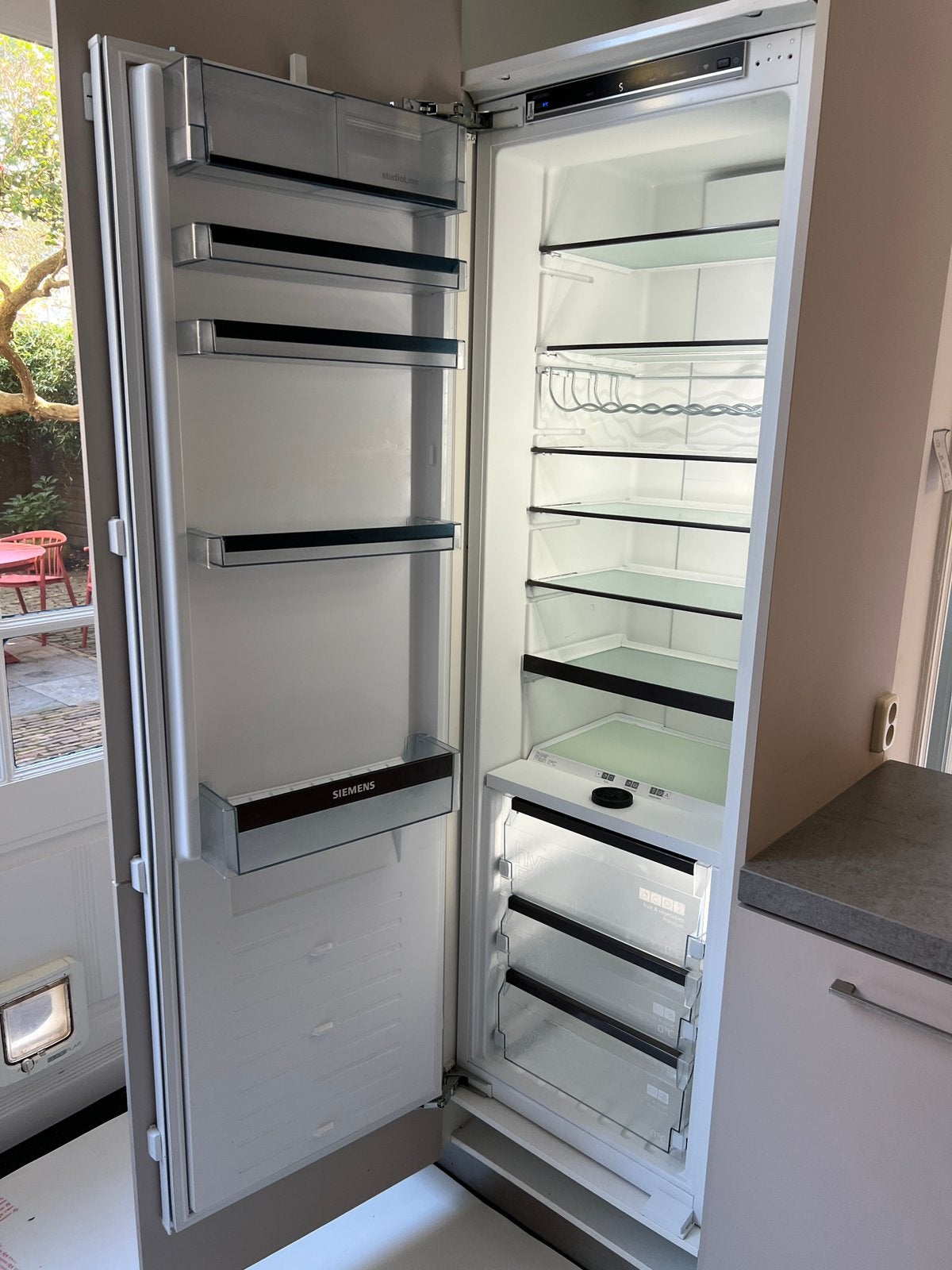 Foto 2 van Siemens iQ700 studioLine inbouwkoelkast 178 cm | 289L | 2023