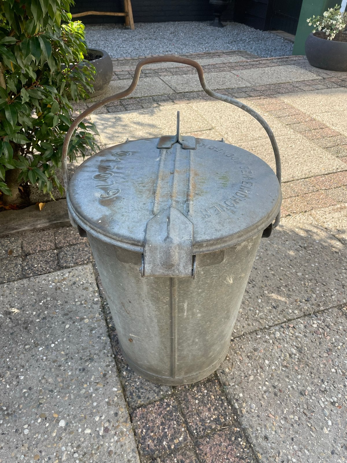 Vuilnisemmer vintage “Eindhoven”, Ophalen