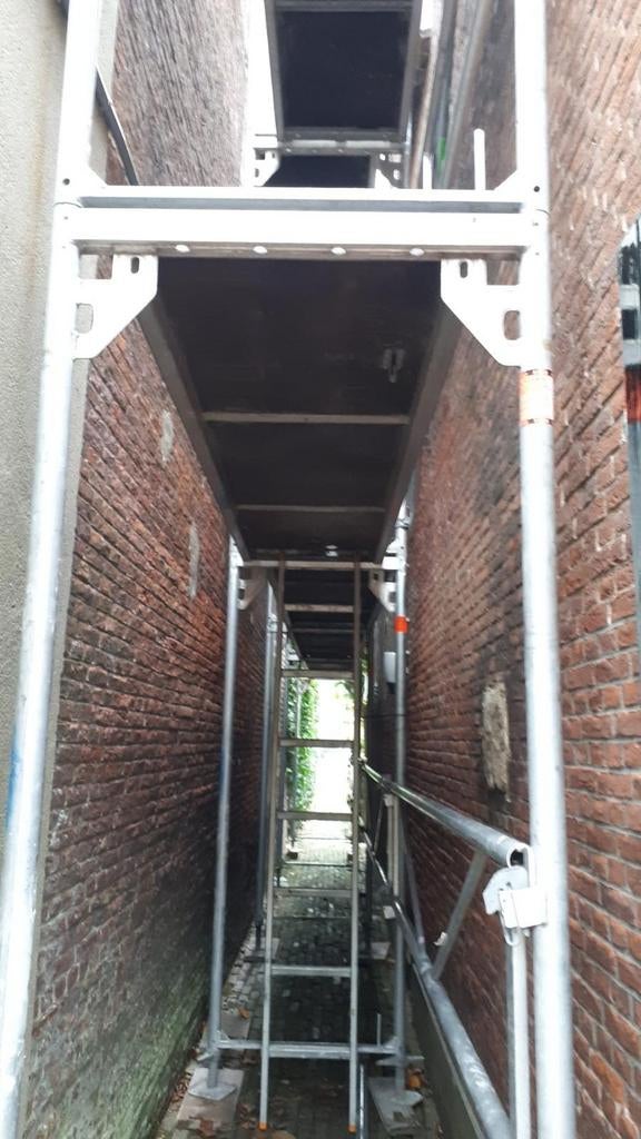 Gevelsteiger tehuur layher  blitz aluminium, Doe-het-zelf en Verbouw, Steigers, Ophalen of Verzenden, Nieuw, 5 meter of hoger