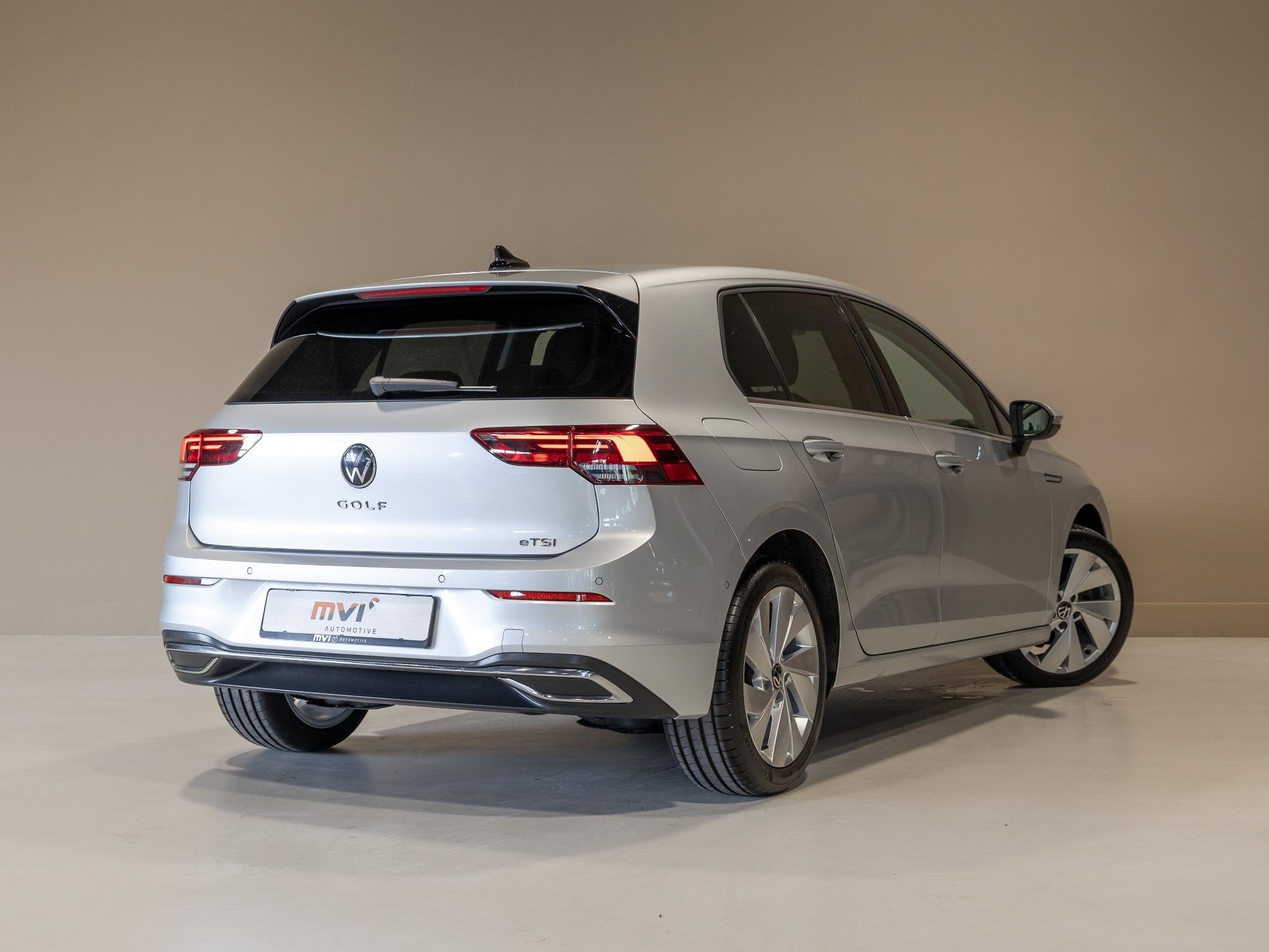 Volkswagen Golf 1.5 eTSI Style 150pk / Elektrisch verstelbar, 4 cilinders, Origineel Nederlands, Bedrijf, Zilver of Grijs