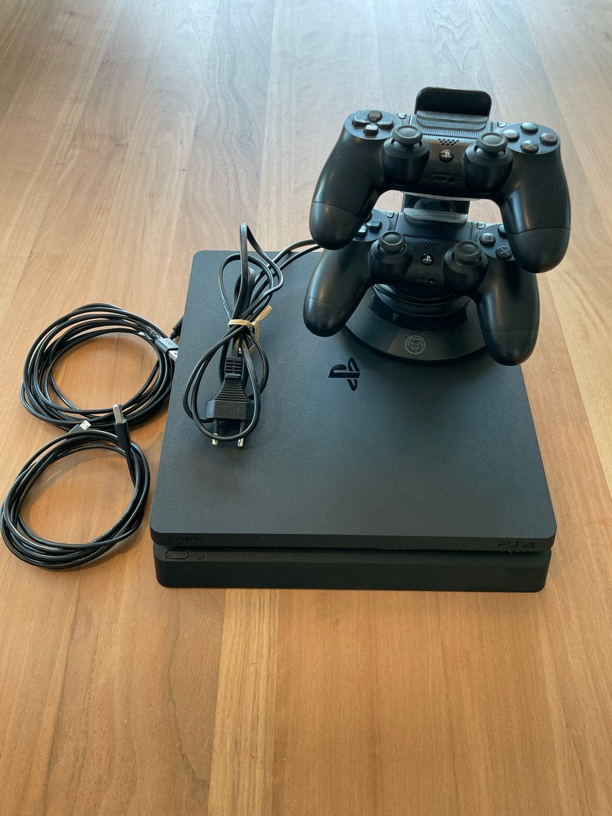Playstation 4 Slim met 2 controllers, laadstation en 8 games, Spelcomputers en Games, Ophalen, Met games, Met 2 controllers, Zo goed als nieuw