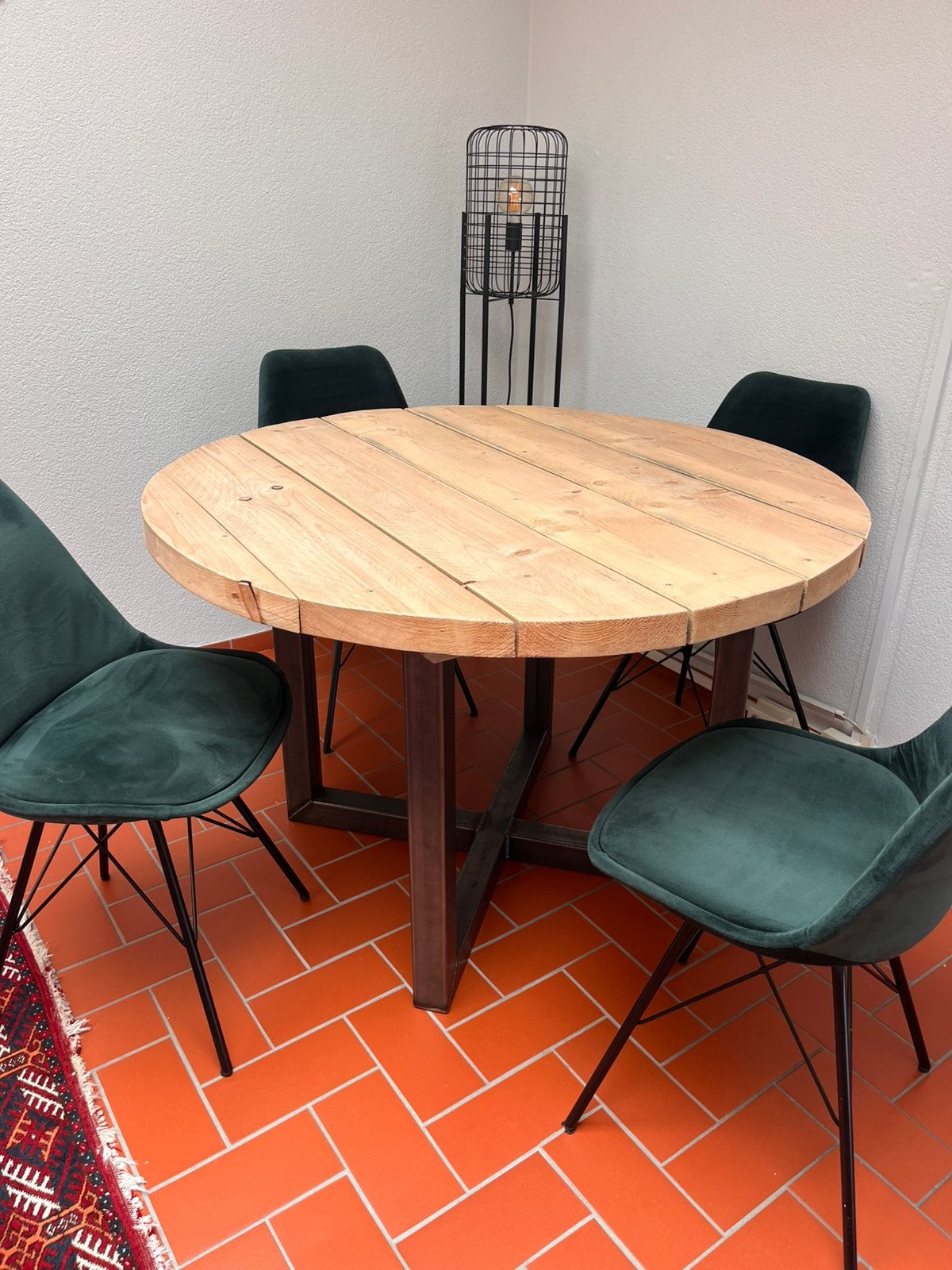 Robuuste steiger houten tafel en zuiver OMG stoelen., Ophalen, Rond, Zo goed als nieuw, Vier personen
