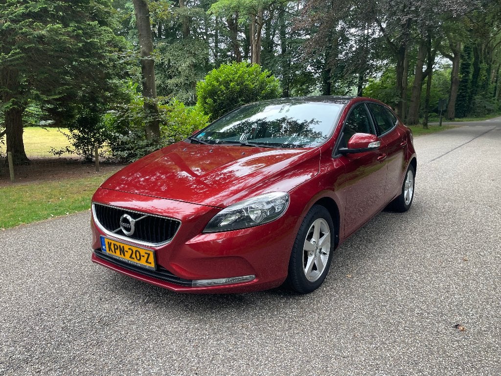 Volvo V40 2.0 T4 / 190Pk / 143Dkm / Leer / Panorama /, Auto's, Euro 5, Beige, Leder, Bedrijf