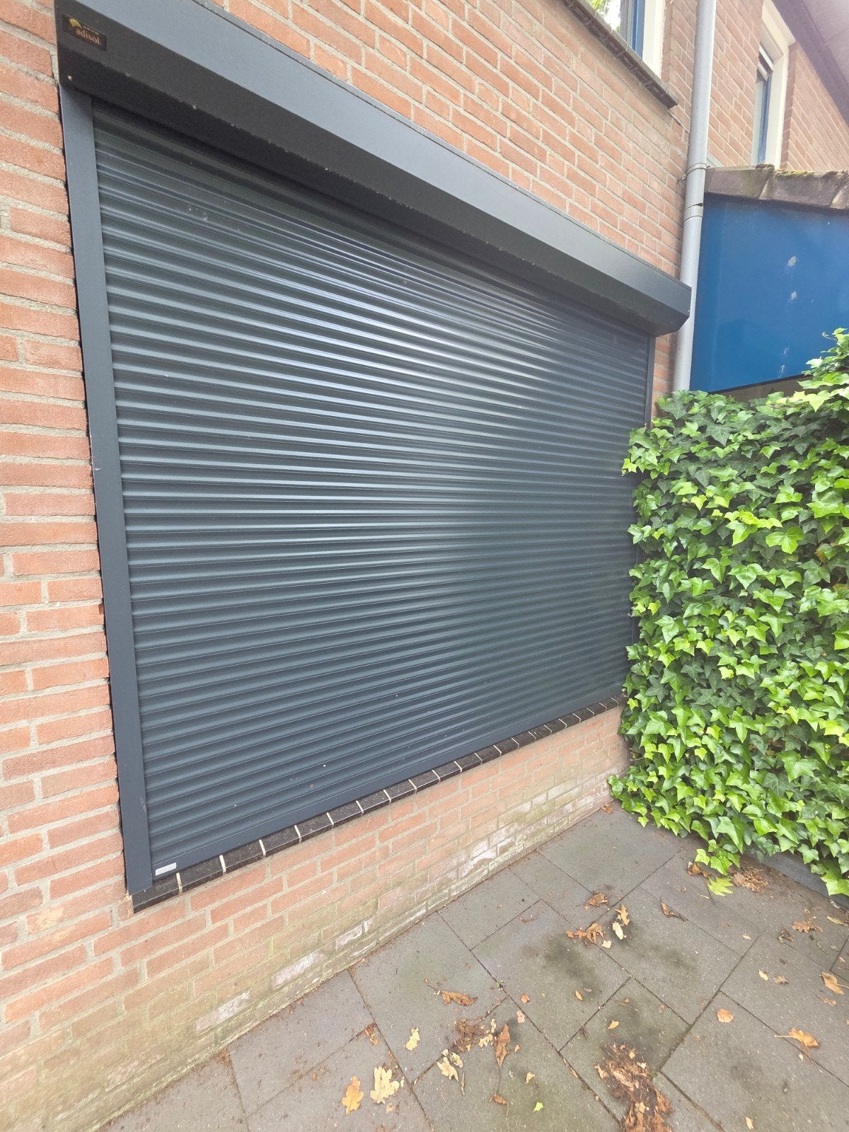Rolluik elektrisch/ antraciet rolluik/ zonwering, Doe-het-zelf en Verbouw, Rolluiken, Ophalen, 200 cm of meer, Zo goed als nieuw
