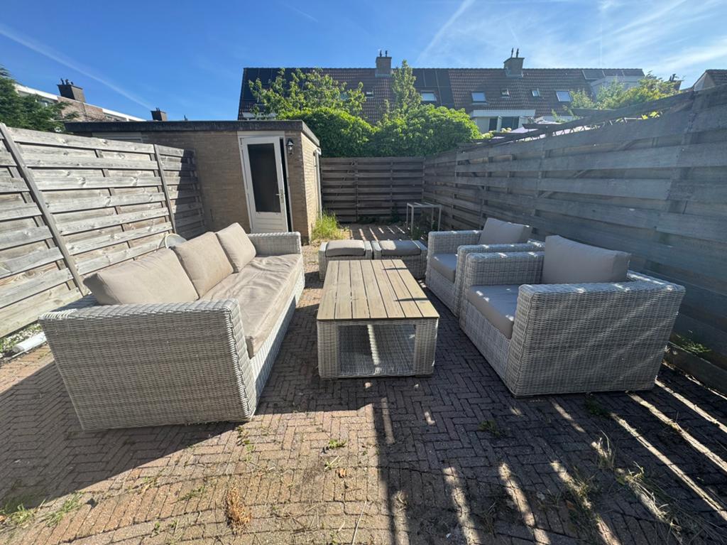 Loungeset met kussens en salontafel, Tuin en Terras, Tuinsets en Loungesets, Gebruikt, Loungeset, Wicker, 5 zitplaatsen, Bank