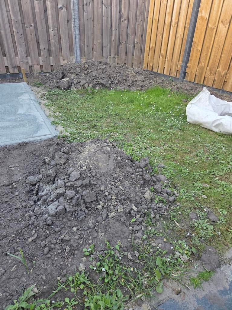 Ongeveer 4 kruiwagens grond. Gratis af te halen in Goes., Ophalen, Tuinaarde