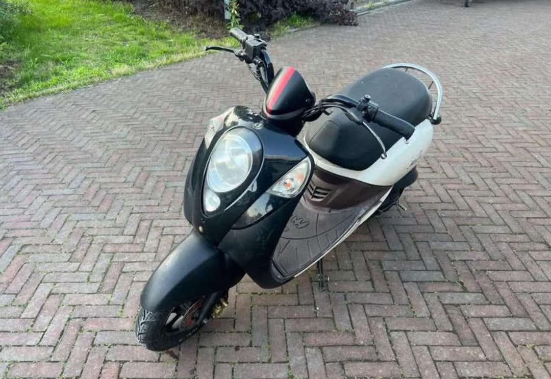 2 SCOOTERS | SYM MIO | XNEN IVA | SNOR | OPKNAPPERS | KOOPJE, Fietsen en Brommers, Scooters | Overige merken, Gebruikt, Maximaal 25 km/u