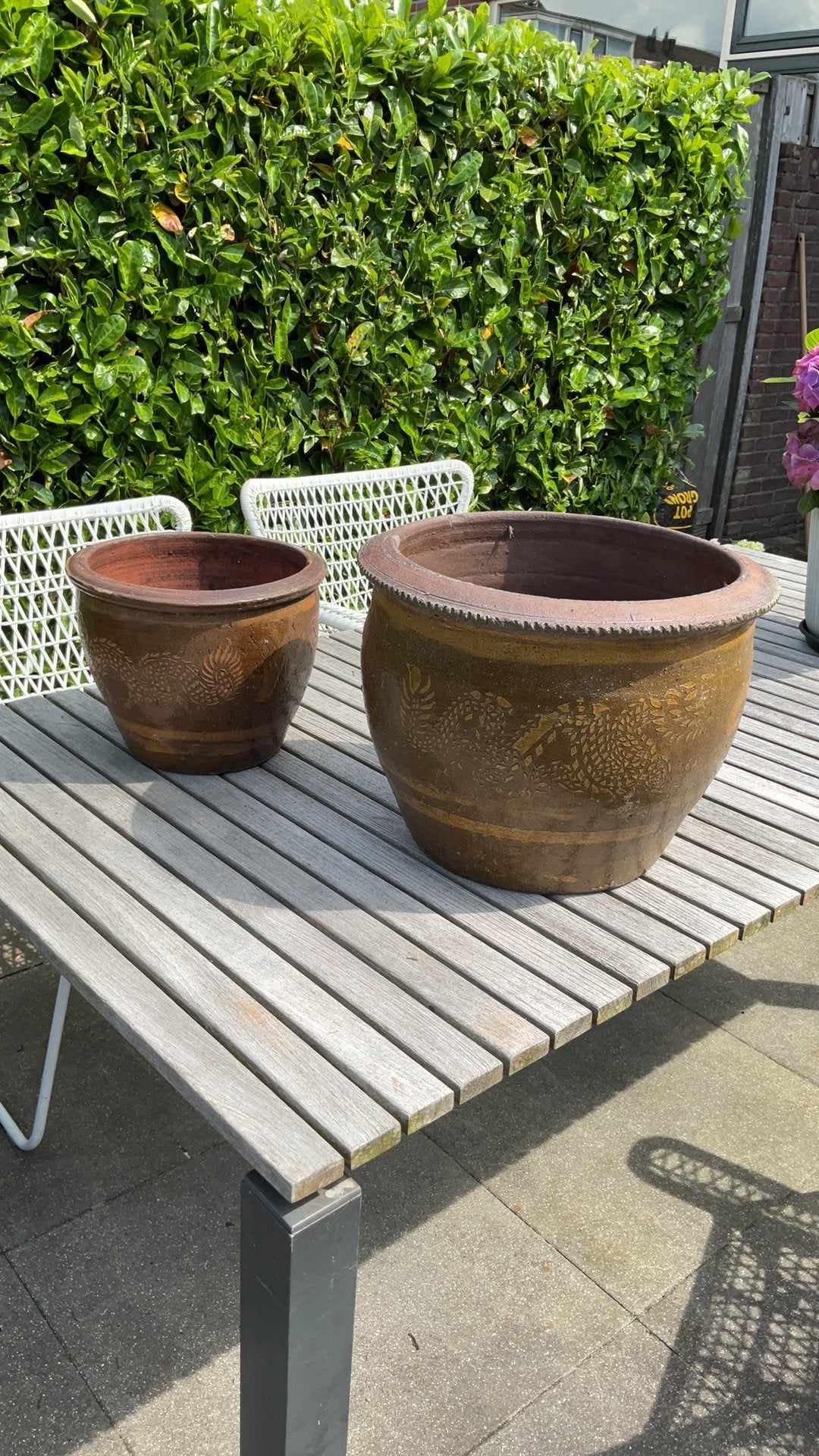 Set van 2 aardewerk bloempotten met drakenmotief, Tuin en Terras, Bloempotten, Gebruikt, Rond, Binnen, Minder dan 40 cm