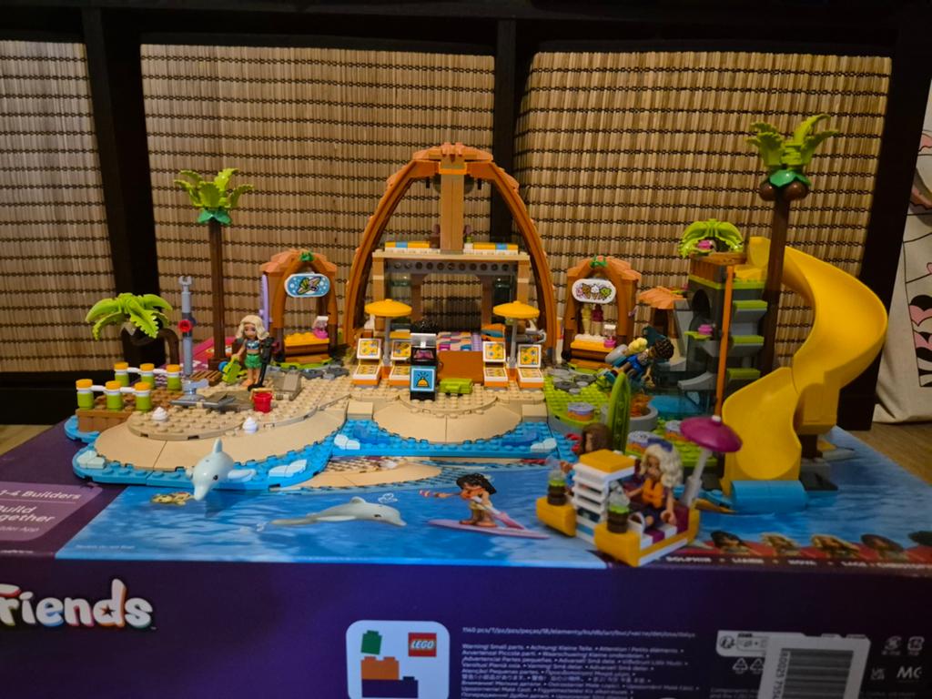 Lego friends 42673 family holiday beach resort, Kinderen en Baby's, Speelgoed | Duplo en Lego, Ophalen, Zo goed als nieuw